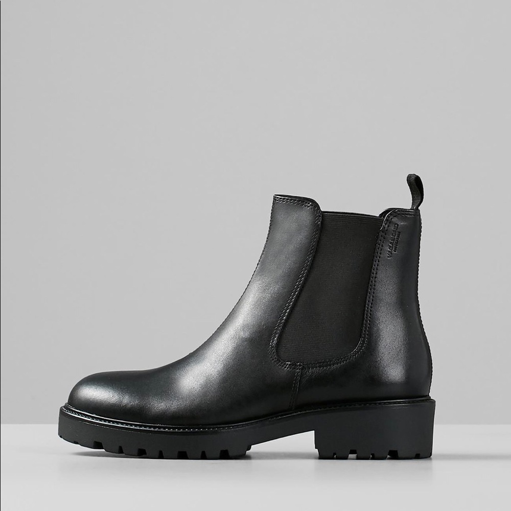 Vagabond Kenova US 7, UK 38; Dr. Martens lookalike